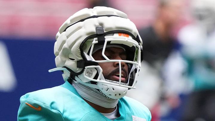 Miami Dolphins linebacker Jordyn Brooks