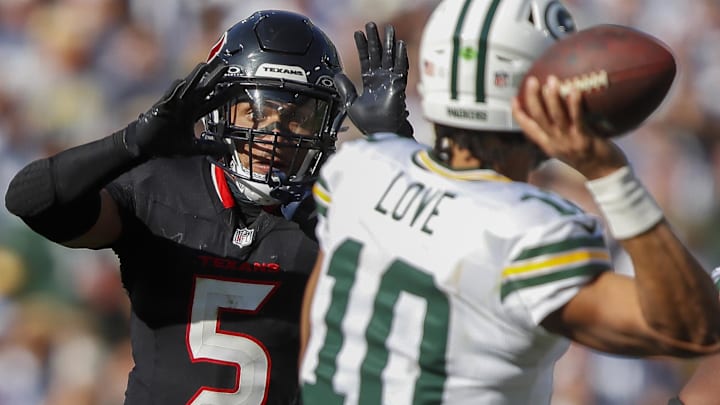 Houston Texans safety Jalen Pitre tries to bat down a pass as he closes in on Green Bay Packers quarterback Jordan Love.