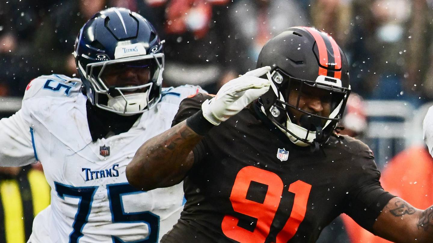 Cleveland Browns EDGE Alex Wright Will Need Big Season After Myles Garrett Trade