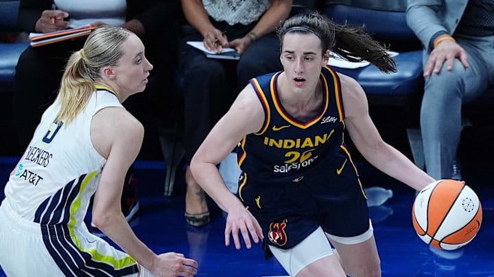 Indiana Fever guard Caitlin Clark (22) drives to the basket against Dallas Wings guard Paige Bueckers (5)