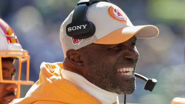 The Tampa Bay Buccaneers have a dream free agent out in Los Angeles who would bolster Todd Bowles' roster.