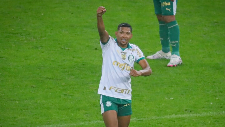Com gol de cobertura, Rony evitou o tropeço do Palmeiras no Beira-Rio. 