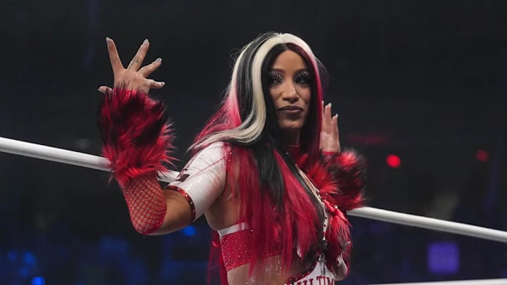 Mercedes Moné returns to the ring for the first time since December 31st to defend the CMLL World Women's Championship against Persephone.