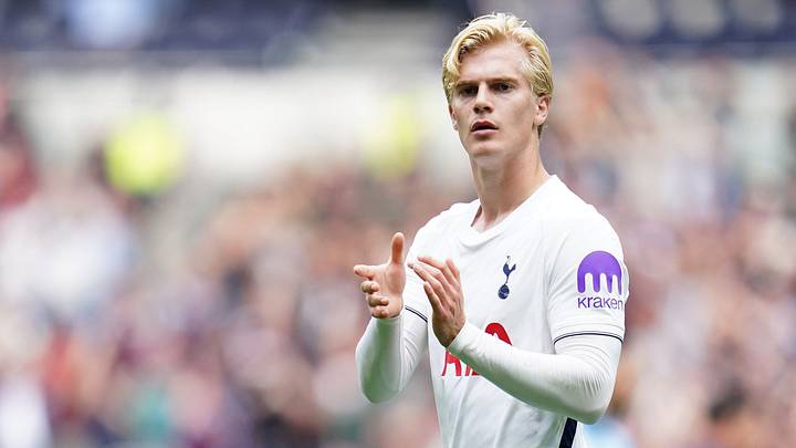 Lucas Bergvall is an EA FC 27 wonderkid.