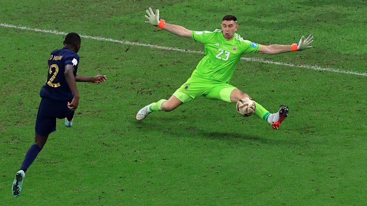 Emiliano Martinez a sauvé les siens dans les derniers instants du match Emiliano Martinez a sauvé les siens dans les derniers instants du match