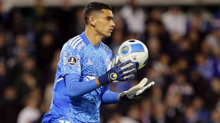 Escanteado no Flamengo, Santos não atua desde o último mês de maio. 