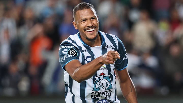 El venezolano Salomón Rondón de Pachuca está viviendo su primer torneo en la Liga MX. El venezolano Salomón Rondón de Pachuca está viviendo su primer torneo en la Liga MX.