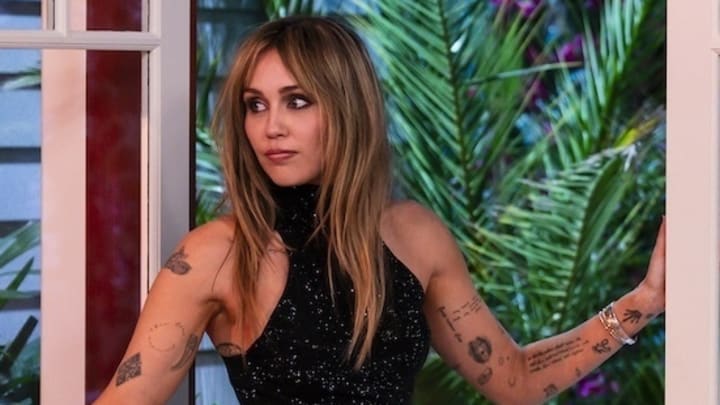 HANNAH MONTANA 20TH ANNIVERSARY SPECIAL - (Disney/Ser Baffo) MILEY CYRUS
HANNAH MONTANA 20TH ANNIVERSARY SPECIAL - (Disney/Ser Baffo) MILEY CYRUS