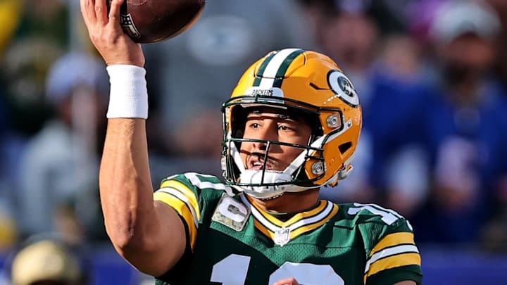 Green Bay Packers quarterback Jordan Love (10) fakes a pass during the second quarter against the New York Giants.