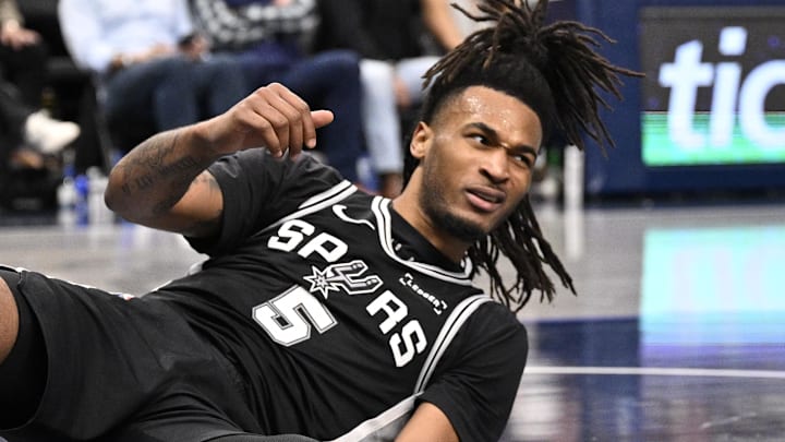 Feb 5, 2026; Dallas, Texas, USA; San Antonio Spurs guard Stephon Castle (5) looks up from the floor during the second half against the Dallas Mavericks at the American Airlines Center. Mandatory Credit: Jerome Miron-Imagn Images Feb 5, 2026; Dallas, Texas, USA; San Antonio Spurs guard Stephon Castle (5) looks up from the floor during the second half against the Dallas Mavericks at the American Airlines Center. Mandatory Credit: Jerome Miron-Imagn Images