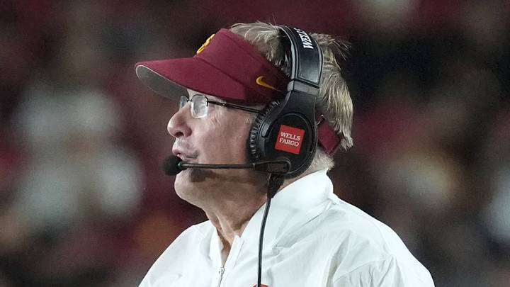 Sep 4, 2026; Los Angeles, California, USA; Southern California Trojans defensive coordinator Gary Patterson (center) and defensive tackles coach Skyler Jones (right) talk with defensive tackle Alex Vansumeren (91) against the Fresno State Bulldogs in the second half at United Airlines Field at Los Angeles Memorial Coliseum. Mandatory Credit: Kirby Lee-Imagn Images Sep 4, 2026; Los Angeles, California, USA; Southern California Trojans defensive coordinator Gary Patterson (center) and defensive tackles coach Skyler Jones (right) talk with defensive tackle Alex Vansumeren (91) against the Fresno State Bulldogs in the second half at United Airlines Field at Los Angeles Memorial Coliseum. Mandatory Credit: Kirby Lee-Imagn Images