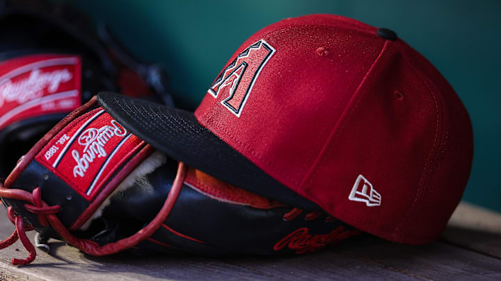 Jun 7, 2023; Washington, District of Columbia, USA; A general view of an Arizona Diamondbacks hat and Rawlings glove in the dugout during the fifth inning of the game against the Washington Nationals at Nationals Park. 