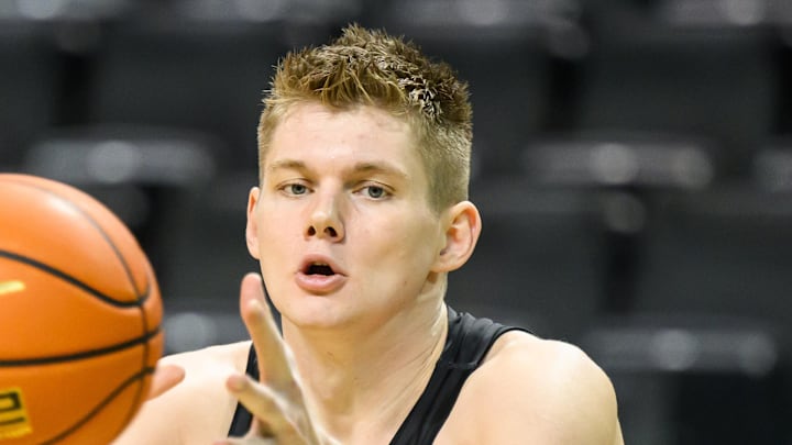 Jan 20, 2026; Eugene, Oregon, USA; Michigan State Spartans forward Jaxon Kohler (0) warms up on the court before the game against the Oregon Ducks at Matthew Knight Arena. Mandatory Credit: Craig Strobeck-Imagn Images