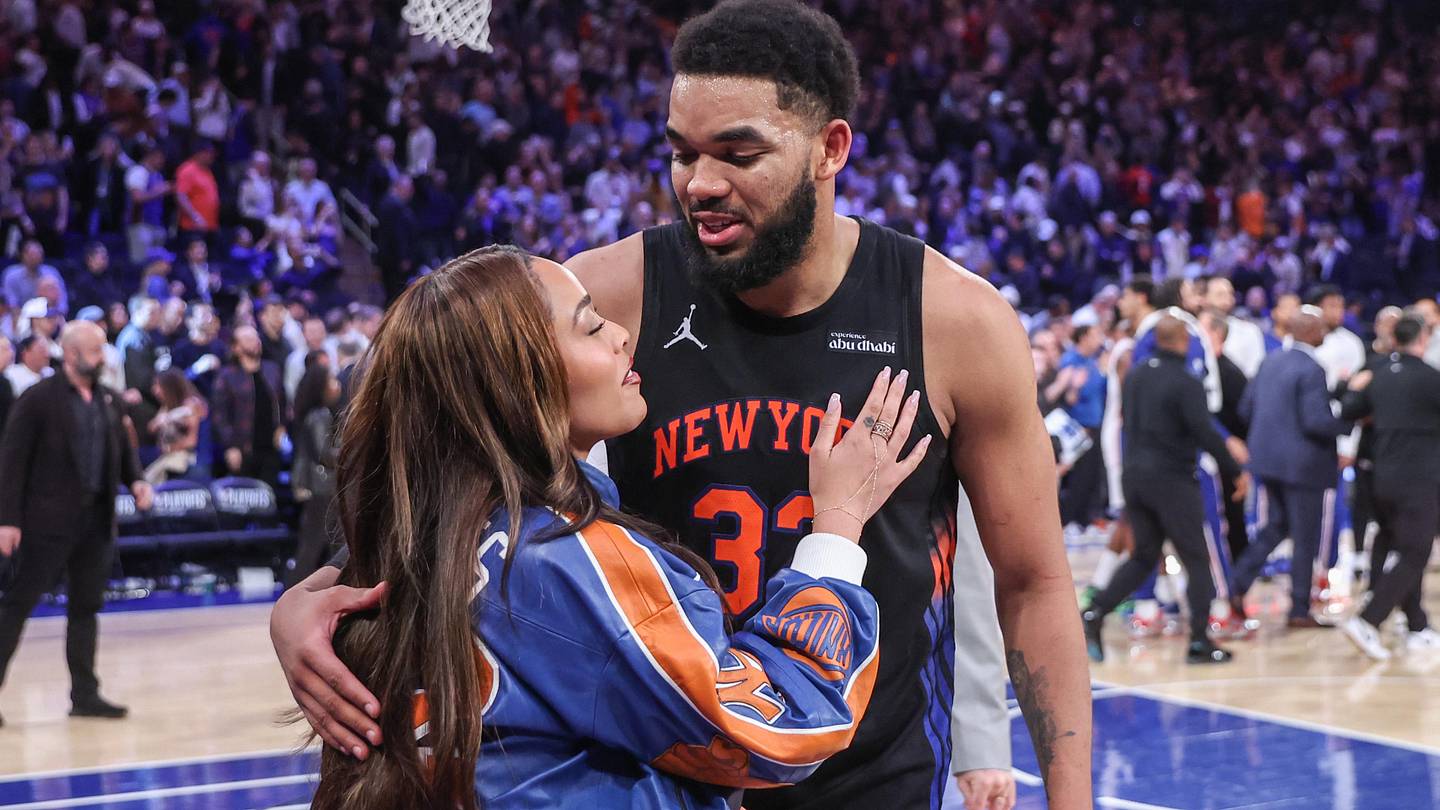 Karl-Anthony Towns' Fiancée Jordyn Woods Uses No-Bag Policy 