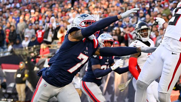 Nov 2, 2025; Foxborough, Massachusetts, USA; Atlanta Falcons wide receiver Drake London (5) makes a touchdown catch against New England Patriots cornerback Carlton Davis III (7)during the fourth quarter at Gillette Stadium. Mandatory Credit: Eric Canha-Imagn Images