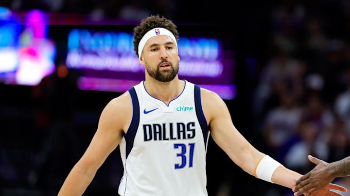 Apr 16, 2025; Sacramento, California, USA; Dallas Mavericks guard Klay Thompson (31) celebrates with teammates after scoring a basket during the second quarter against the Sacramento Kings at Golden 1 Center. Mandatory Credit: Sergio Estrada-Imagn Images Apr 16, 2025; Sacramento, California, USA; Dallas Mavericks guard Klay Thompson (31) celebrates with teammates after scoring a basket during the second quarter against the Sacramento Kings at Golden 1 Center. Mandatory Credit: Sergio Estrada-Imagn Images