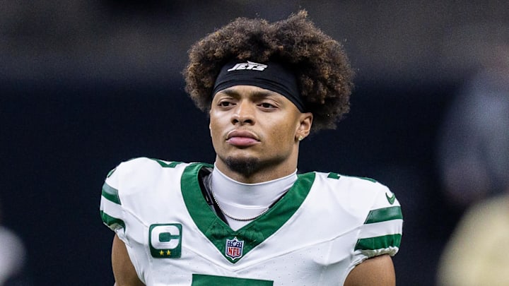 Justin Fields’s season with the Jets is over