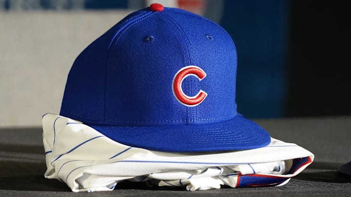Chicago Cubs hat and jersey