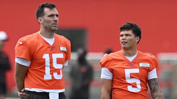 Jun 10, 2025; Berea, OH, USA; Cleveland Browns quarterback Dillon Gabriel (5) talks to quarterback Joe Flacco (15) during minicamp at CrossCountry Mortgage Campus. 