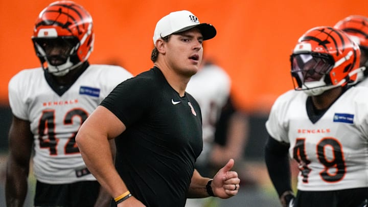 Cincinnati Bengals defensive end Trey Hendrickson (91) assists with a drill during a preseason training camp practice in downtown Cincinnati on Thursday, July 31, 2025.