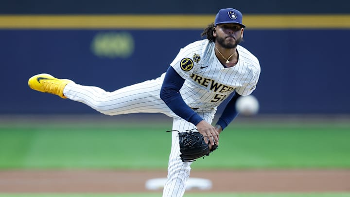 Freddy Peralta es una buena opción para los Yankees 