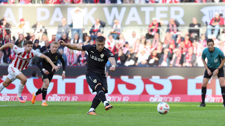 Ermedin Demirovic verwandelt seinen rausgeholten Elfmeter