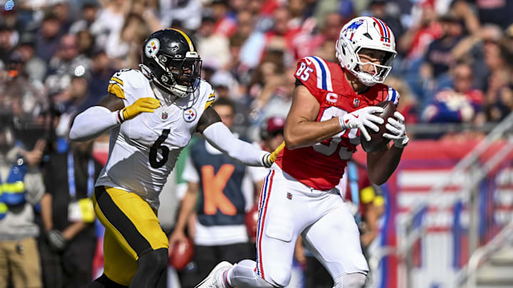Sep 21, 2025; Foxborough, Massachusetts, USA; New England Patriots tight end Hunter Henry (85) runs the ball during the second quarter at Gillette Stadium. Mandatory Credit: Brian Fluharty-Imagn Images