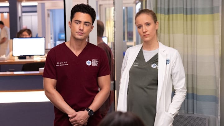 CHICAGO MED -- "Spill Your Guts" Episode 1112 -- Pictured: (l-r) Darren Barnet as Dr. John Frost, Jessy Schram as Dr. Hannah Asher 