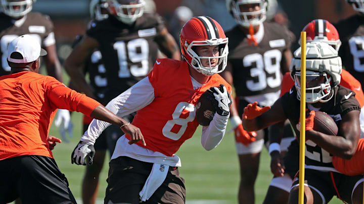 Cleveland Browns quarterback Kenny Pickett (8) runs drills during NFL training camp practice at the Cleveland Browns training facility, Wednesday, July 23, 2025, in Berea, Ohio.