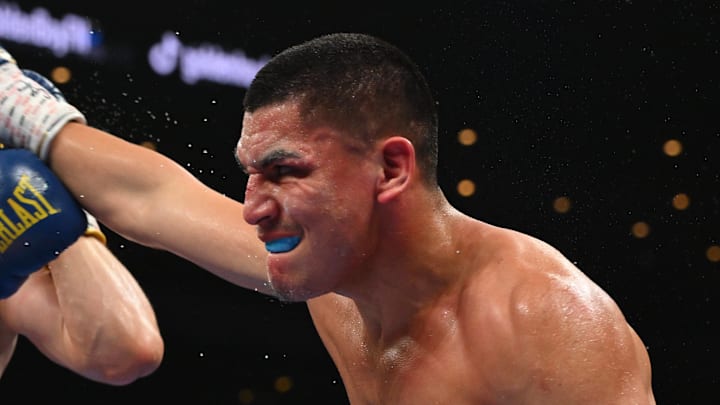 Vergil Ortiz lands a right hand on Serhii Bohachuk. Vergil Ortiz lands a right hand on Serhii Bohachuk.