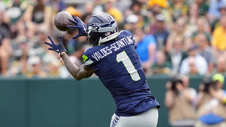 Aug 23, 2025; Green Bay, Wisconsin, USA; Seattle Seahawks wide receiver Marquez Valdes-Scantling (1) catches a pass during the second quarter against the Green Bay Packers at Lambeau Field. Aug 23, 2025; Green Bay, Wisconsin, USA; Seattle Seahawks wide receiver Marquez Valdes-Scantling (1) catches a pass during the second quarter against the Green Bay Packers at Lambeau Field.
