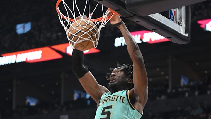 Charlotte Hornets center Mark Williams dunks.