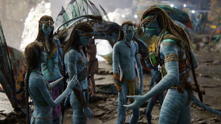 (L-R): Tsireya (Bailey Bass), Neytiri (Zoe Saldana), Neteyam (Jamie Flatters), Lo'ak (Britain Dalton), and Jake Sully (Sam Worthington) in 20th Century Studios' AVATAR: THE WAY OF WATER