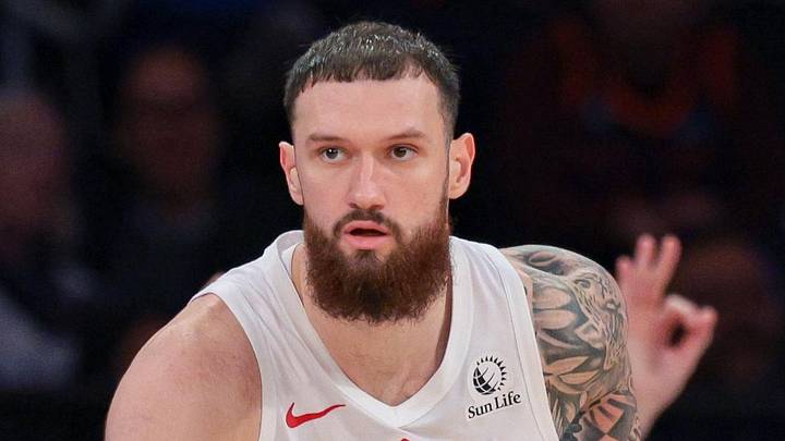 Apr 10, 2026; New York, New York, USA; Toronto Raptors forward Sandro Mamukelashvili (54) runs up court after makes a three point basket during the second half at Madison Square Garden. Mandatory Credit: Vincent Carchietta-Imagn Images Apr 10, 2026; New York, New York, USA; Toronto Raptors forward Sandro Mamukelashvili (54) runs up court after makes a three point basket during the second half at Madison Square Garden. Mandatory Credit: Vincent Carchietta-Imagn Images