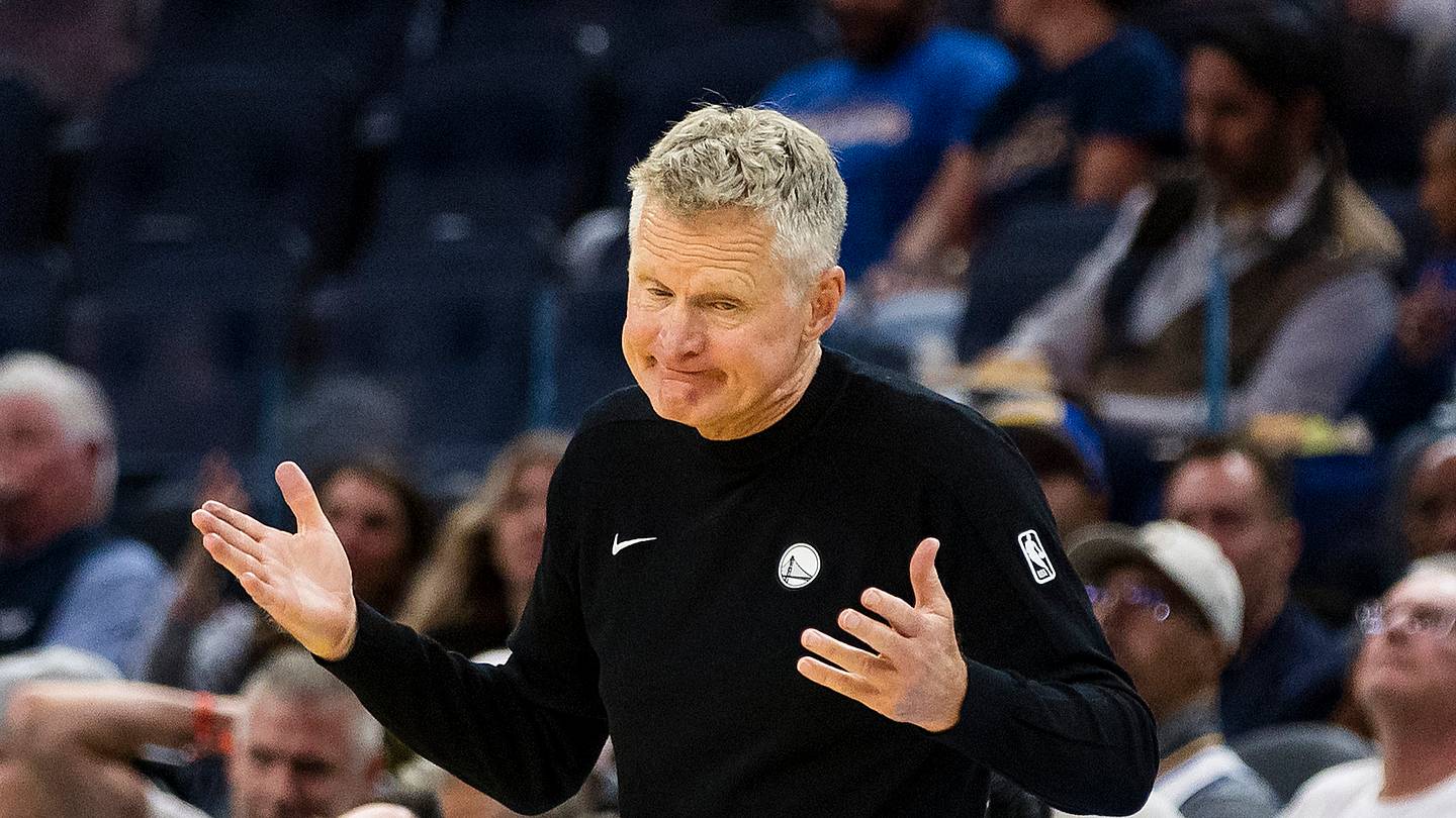 Warriors may have leaked starting lineup with bizarre Christmas Day image