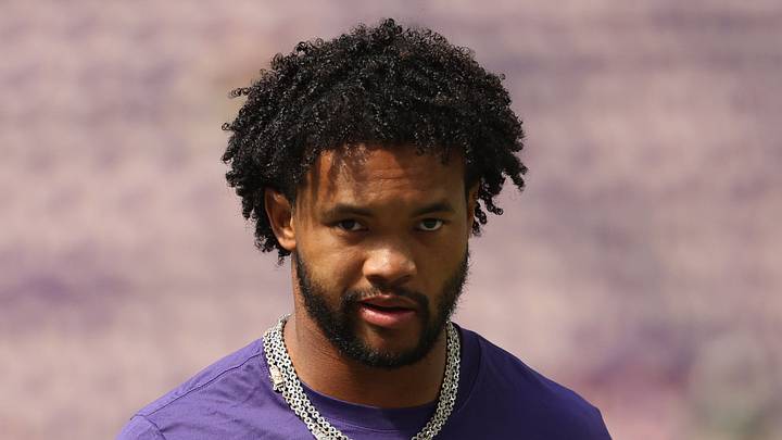 Minnesota Vikings quarterback Kyler Murray warms up Minnesota Vikings quarterback Kyler Murray warms up