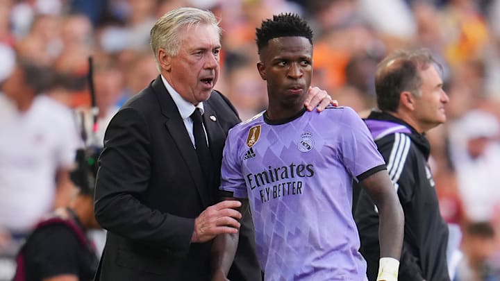 Carlo Ancelotti e Vinicius Junior, do Real Madrid, ambos premiados no FIFA The Best