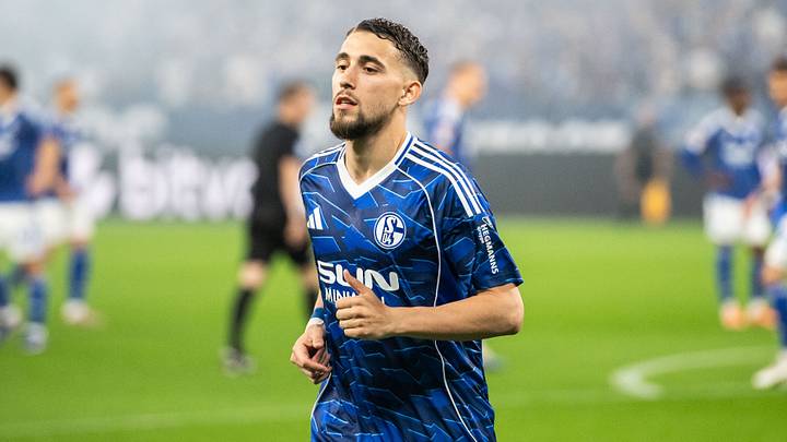 Auch Adil Aouchiche wird seinen Vertrag auf Schalke verlängern