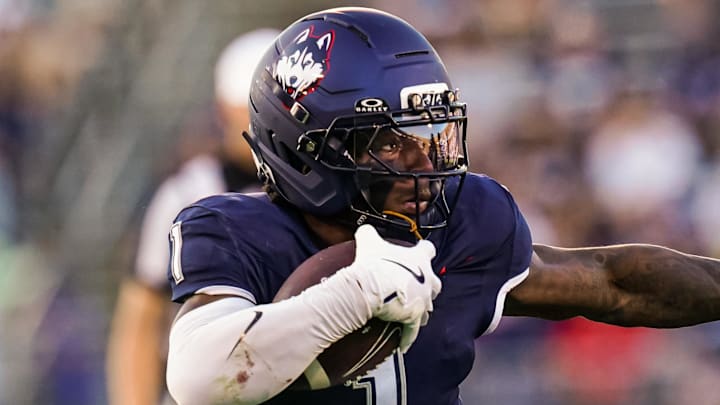 Connecticut Huskies wide receiver Skyler Bell Connecticut Huskies wide receiver Skyler Bell