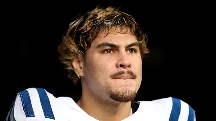 Laiatu Latu of the Indianapolis Colts watches kickoff