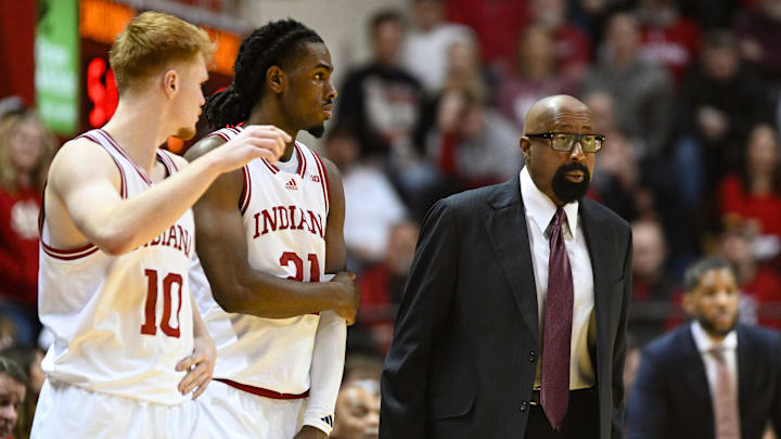 Indiana coach Mike Woodson with Luke Goode (10) and Mackenzie Mgbako (21) against Illinois at Simon Skjodt Assembly Hall. 