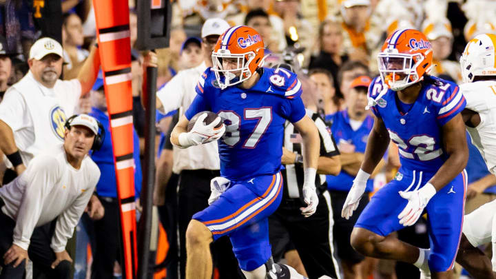 Former Florida Gators tight end Jonathan Odom (87) runs with the ball during the first half against the Tennessee Volunteers