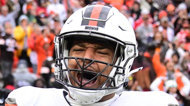 Cleveland Browns linebacker Tony Fields II