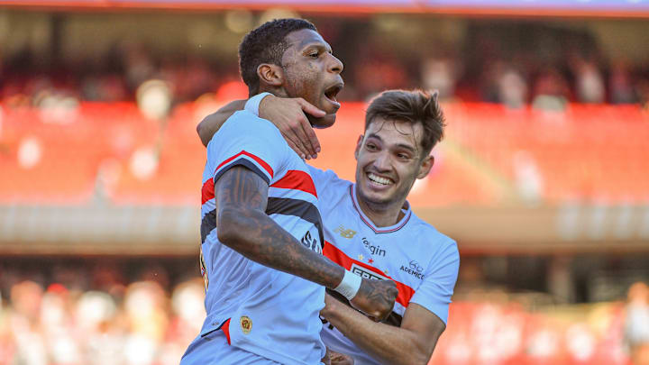 Arboleda marcou um dos gols do São Paulo na partida Arboleda marcou um dos gols do São Paulo na partida