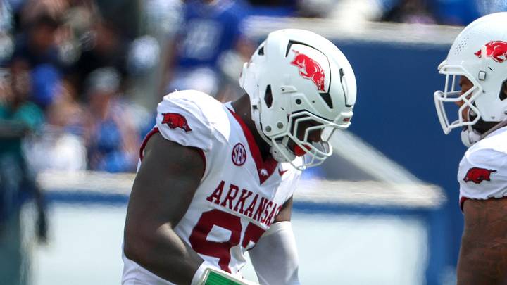 Arkansas Razorbacks defensive linemen Quincy Rhodes Jr.