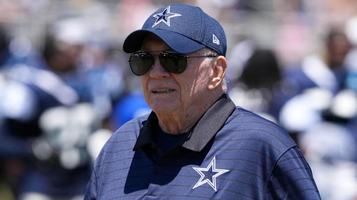 Jul 27, 2025; Oxnard, CA, USA; Dallas Cowboys owner Jerry Jones at training camp at the River Ridge Fields. Mandatory Credit: Kirby Lee-Imagn Images