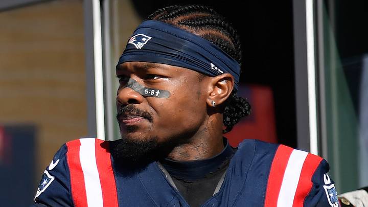 Oct 26, 2025; Foxborough, Massachusetts, USA; New England Patriots quarterback Drake Maye (10) and wide receiver Stefon Diggs (8) get ready to take the field prior to a game against the Cleveland Browns at Gillette Stadium. Mandatory Credit: Bob DeChiara-Imagn Images Oct 26, 2025; Foxborough, Massachusetts, USA; New England Patriots quarterback Drake Maye (10) and wide receiver Stefon Diggs (8) get ready to take the field prior to a game against the Cleveland Browns at Gillette Stadium. Mandatory Credit: Bob DeChiara-Imagn Images