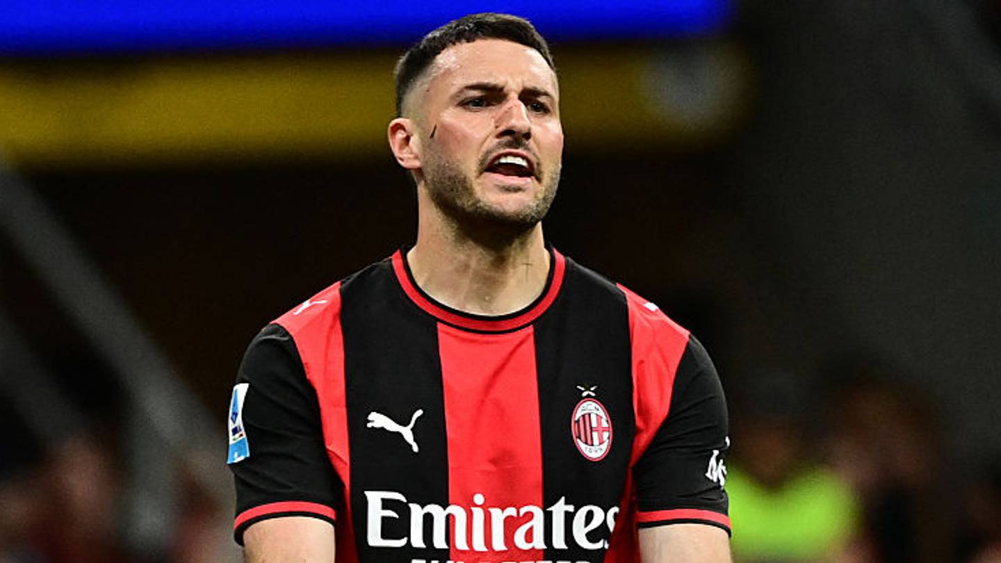 The Curious Case of Santiago Gimenez—From Mexico’s Future to AC Milan Cast Away
