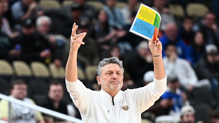 Oakland v Kentucky