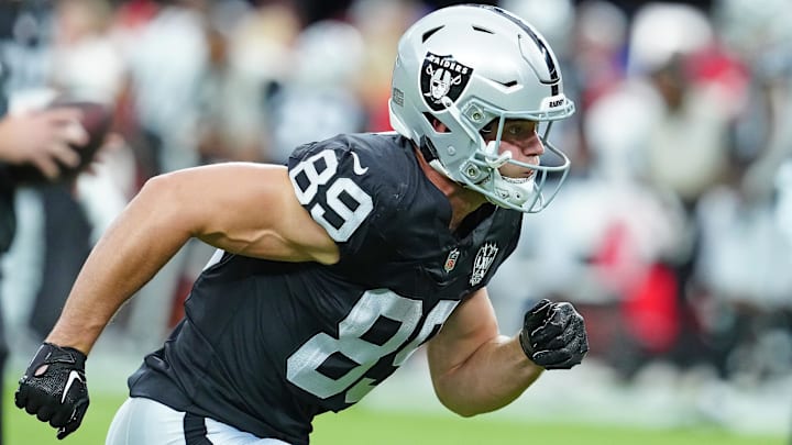 Oct 27, 2024; Paradise, Nevada, USA; Las Vegas Raiders tight end Brock Bowers (89) warms up before a game against the Las Vegas Raiders at Allegiant Stadium. Mandatory Credit: Stephen R. Sylvanie-Imagn Images